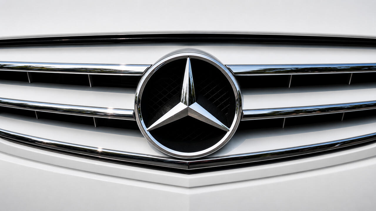 2013 Mercedes Grill